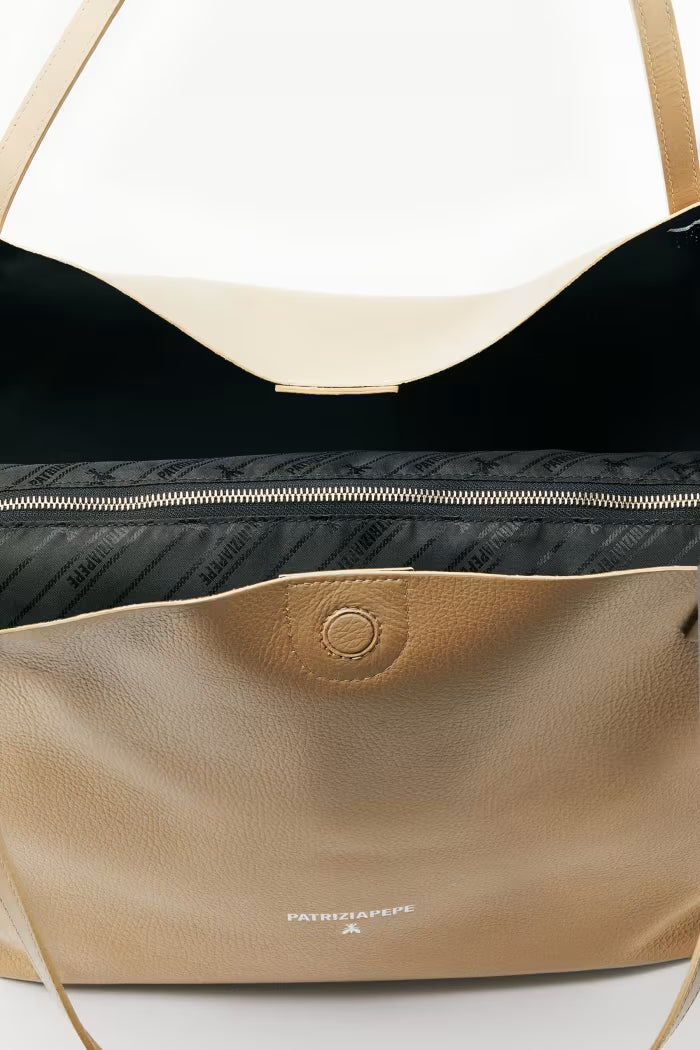 Borsa Patrizia Pepe shopping Never Complete in pelle martellata